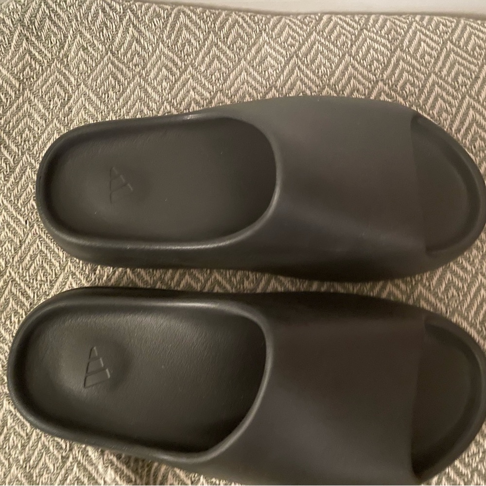 Size 11 men’s, black Yeezy slides! With box. Authentic.